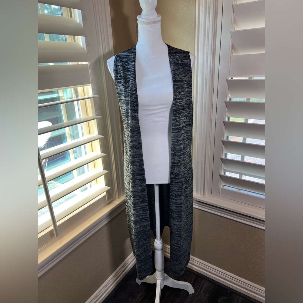 LuLaRoe Dark Grey Duster Vest
🟣FINAL PRICE🟣